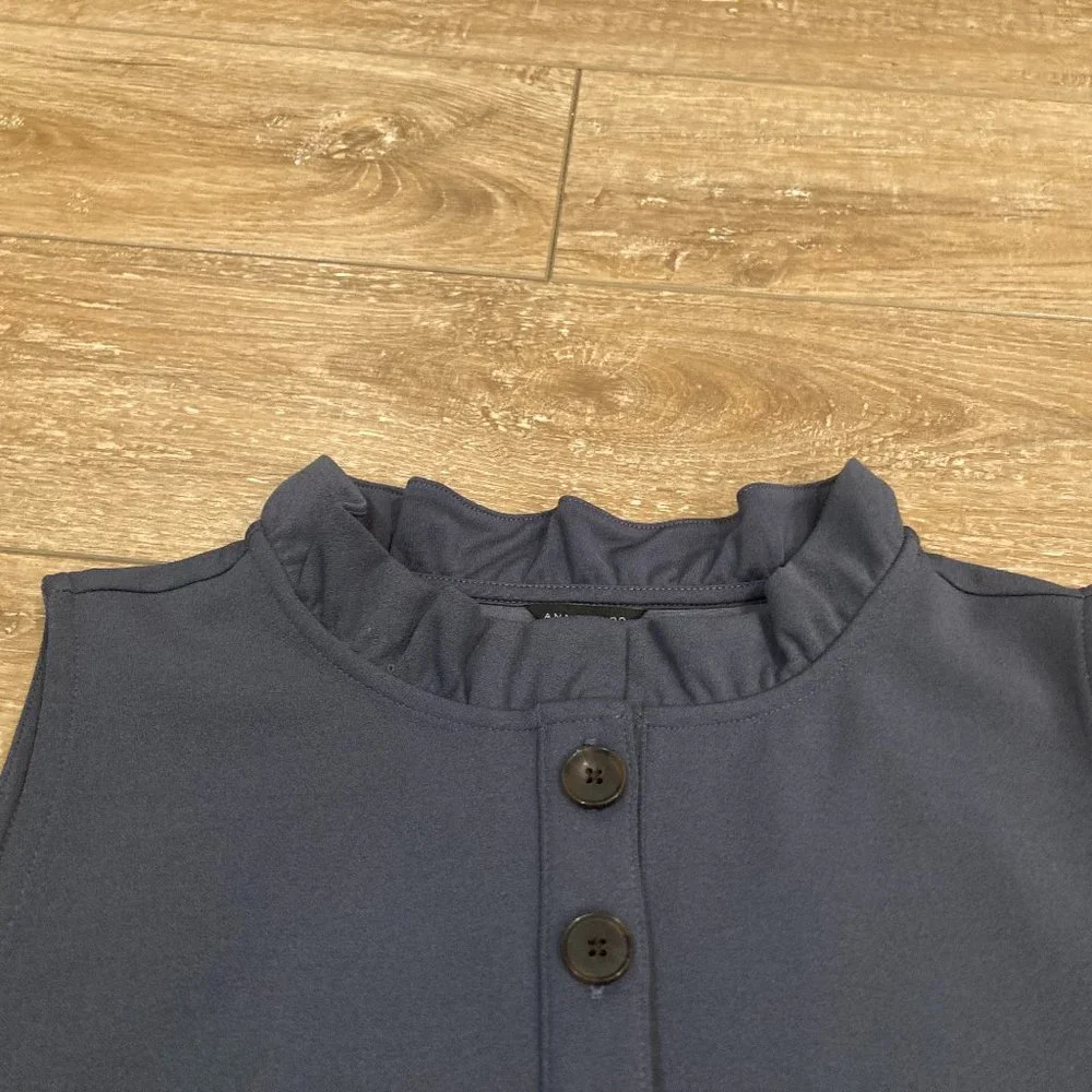 Ann Taylor Gray Sleeveless top with Ruffle Collar Size Small - Picture 2 of 7